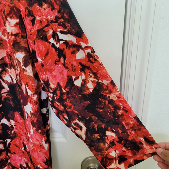 A.n.a, Flowy, Red White & Black Floral Blouse Large - Picture 4 of 8